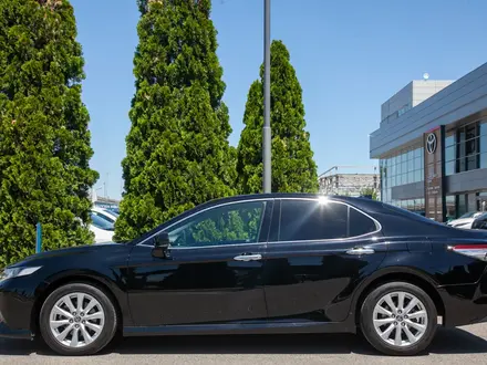 Toyota Camry 2020 года за 13 790 000 тг. в Алматы – фото 4