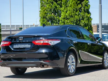 Toyota Camry 2020 года за 13 790 000 тг. в Алматы – фото 7