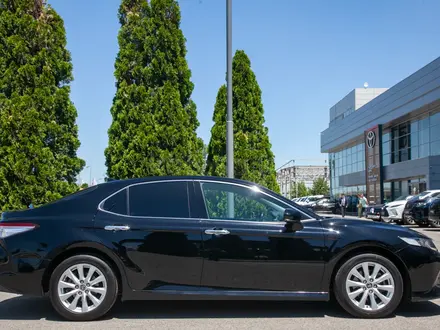 Toyota Camry 2020 года за 13 790 000 тг. в Алматы – фото 8