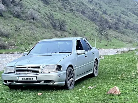 Mercedes-Benz C 220 1995 года за 2 200 000 тг. в Алматы – фото 3