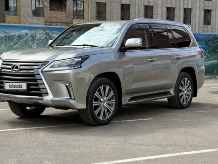 Lexus LX 570 2017 года за 43 000 000 тг. в Астана