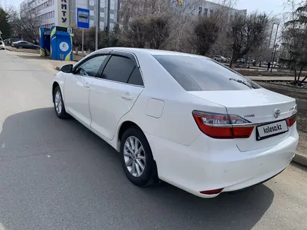 Toyota Camry 2015 года за 10 200 000 тг. в Уральск – фото 4