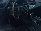 Lexus ES 250 2022 года за 24 500 000 тг. в Атырау – фото 2