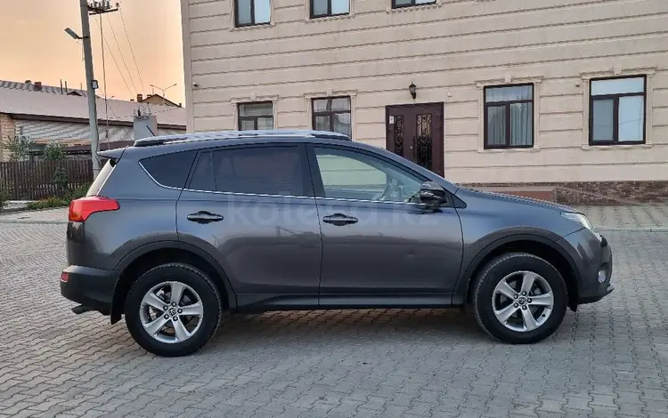 Toyota RAV4 2015 года за 10 300 000 тг. в Уральск