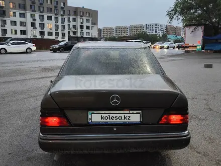 Mercedes-Benz E 220 1991 года за 1 300 000 тг. в Алматы – фото 16