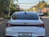 Hyundai Elantra 2022 года за 7 200 000 тг. в Алматы – фото 4