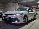 Toyota Camry 2023 года за 16 700 000 тг. в Астана