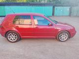 Volkswagen Golf 2001 года за 2 750 000 тг. в Астана – фото 2