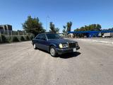 Mercedes-Benz E 200 1990 годаfor2 500 000 тг. в Алматы