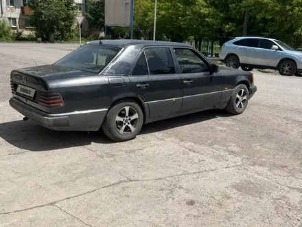 Mercedes-Benz E 200 1990 года за 950 000 тг. в Караганда – фото 2