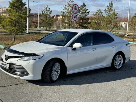 Toyota Camry 2019 года за 17 200 000 тг. в Караганда – фото 2