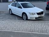 Skoda Superb 2012 года за 2 400 000 тг. в Атырау – фото 2
