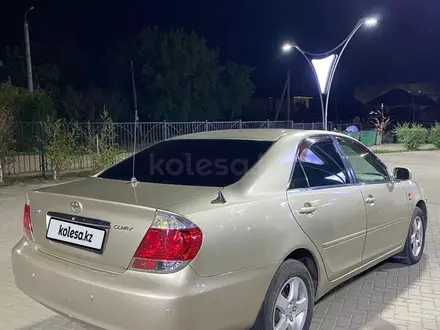 Toyota Camry 2004 года за 4 000 000 тг. в Уральск – фото 3