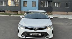 Toyota Camry 2015 года за 10 350 000 тг. в Усть-Каменогорск – фото 2