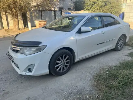 Toyota Camry 2013 года за 7 500 000 тг. в Актобе – фото 4