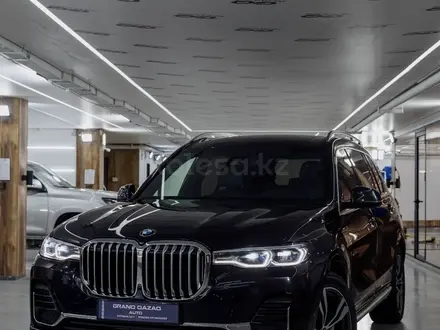 BMW X7 2020 года за 45 000 000 тг. в Астана