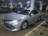 Toyota Camry 2019 года за 13 600 000 тг. в Астана – фото 4