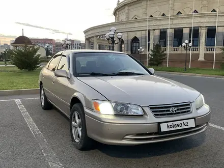 Toyota Camry 2001 года за 3 450 000 тг. в Атырау