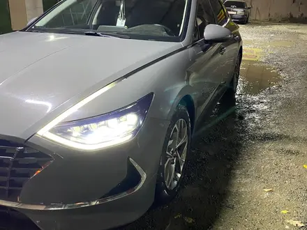 Hyundai Sonata 2021 года за 9 500 000 тг. в Астана – фото 2
