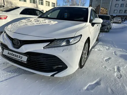 Toyota Camry 2019 года за 11 000 000 тг. в Щучинск – фото 2