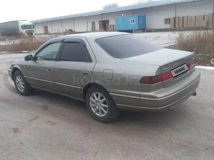 Toyota Camry 1998 года за 3 200 000 тг. в Актобе – фото 3