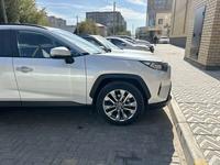 Toyota RAV4 2020 года за 15 000 000 тг. в Семей