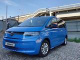 Volkswagen Multivan 2022 года за 30 990 000 тг. в Алматы – фото 4