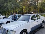 Mercedes-Benz E 200 1989 года за 600 000 тг. в Алматы – фото 2