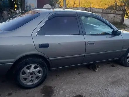 Toyota Camry 2000 года за 3 000 000 тг. в Алтай – фото 6