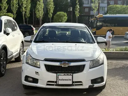 Chevrolet Cruze 2011 года за 3 000 000 тг. в Астана – фото 2