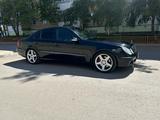 Mercedes-Benz E 500 2005 годаfor5 800 000 тг. в Астана – фото 2