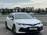 Toyota Camry 2021 года за 14 600 000 тг. в Астана