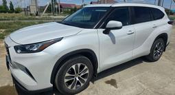 Toyota Highlander 2023 года за 28 500 000 тг. в Атырау