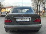 Mercedes-Benz E 280 1994 года за 3 300 000 тг. в Тараз – фото 2