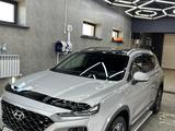 Hyundai Santa Fe 2020 года за 17 200 000 тг. в Атырау – фото 5