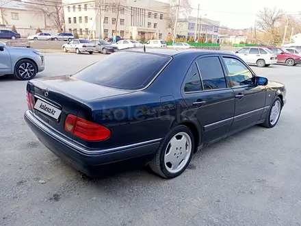 Mercedes-Benz E 240 1999 года за 3 300 000 тг. в Шымкент – фото 3