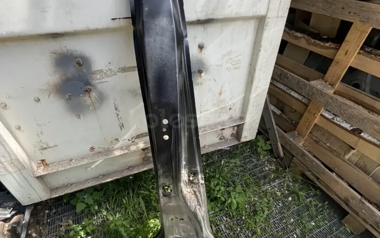 Стойка кузова правая Hilux 2005-2015 за 90 000 тг. в Алматы