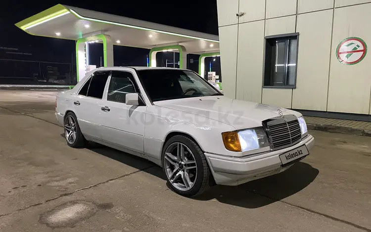 Mercedes-Benz E 220 1991 года за 2 600 000 тг. в Алматы