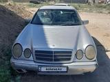 Mercedes-Benz E 230 1996 года за 1 500 000 тг. в Айтеке би – фото 2