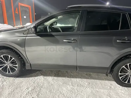 Toyota RAV4 2017 года за 9 500 000 тг. в Астана – фото 4