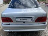 Mercedes-Benz E 320 1996 года за 3 000 000 тг. в Актобе – фото 2