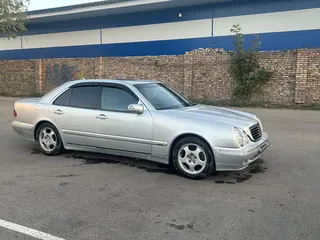 Mercedes-Benz E 320