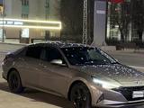 Hyundai Elantra 2022 года за 9 500 000 тг. в Атырау – фото 2