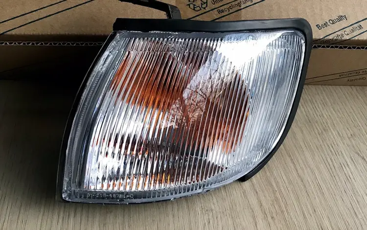 Поворотник Nissan Maxima A32 габарит А 32 за 4 000 тг. в Алматы