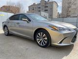 Lexus ES 250 2020 года за 24 000 000 тг. в Актобе – фото 3