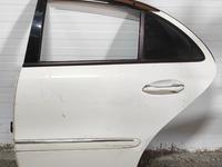 Дверь задняя правая — левая на Mercedes W211 за 15 000 тг. в Алматы