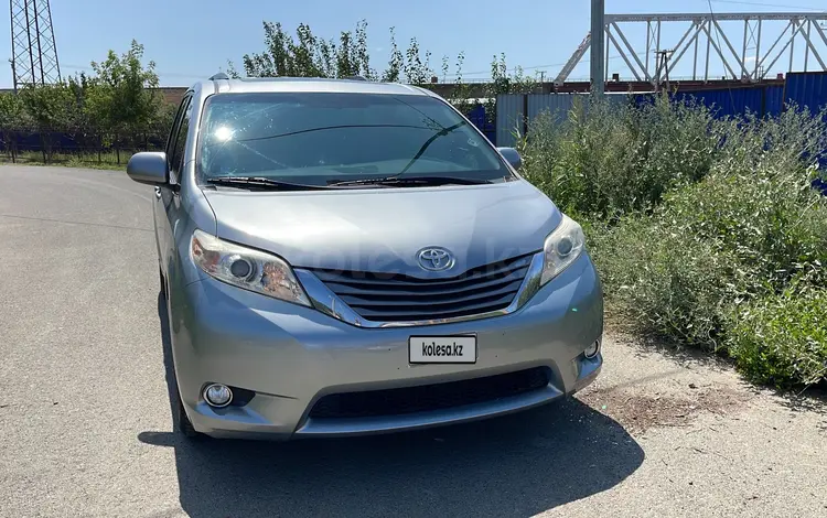 Toyota Sienna 2016 годаfor10 500 000 тг. в Актау