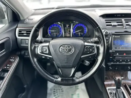 Toyota Camry 2017 года за 12 500 000 тг. в Актобе – фото 17