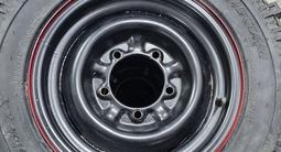 Грязевые шины с дисками в сбореүшін160 000 тг. в Костанай – фото 2