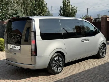 Hyundai Staria 2023 года за 23 200 000 тг. в Алматы – фото 3